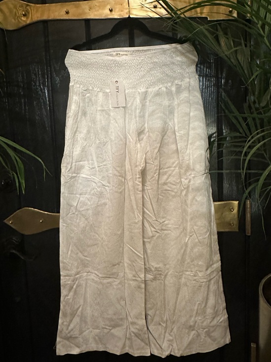 TFY COLLECTION Pants - NWT TYF COLLECTION Lightweight White Wide-Leg Beach Palazzo Pants coverup Sz Lg